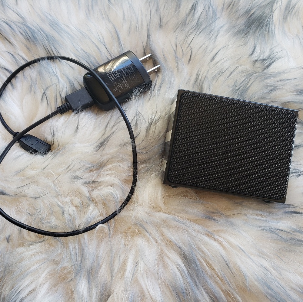 Kate Spade wireless Bluetooth speaker